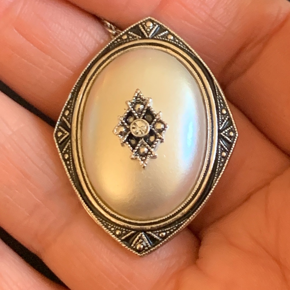 Art Deco Style Enamel Silver Tone Brooch Pendant - Picture 4 of 8